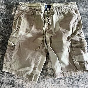 American eagle camo Bermuda shorts